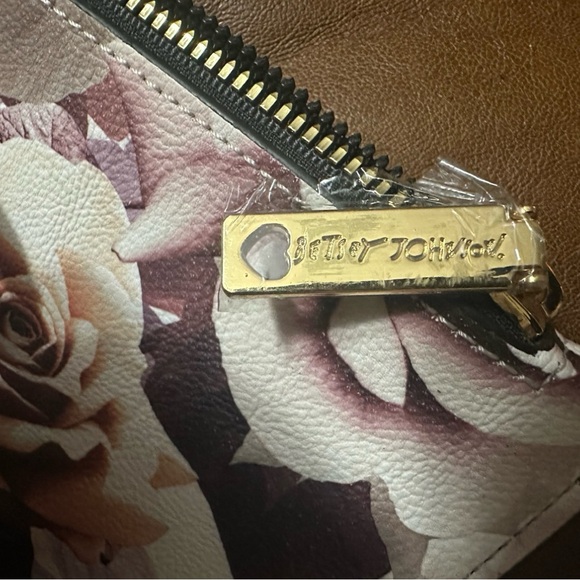 Betsey Johnson Floral Wristlet NWOT - Picture 9 of 12
